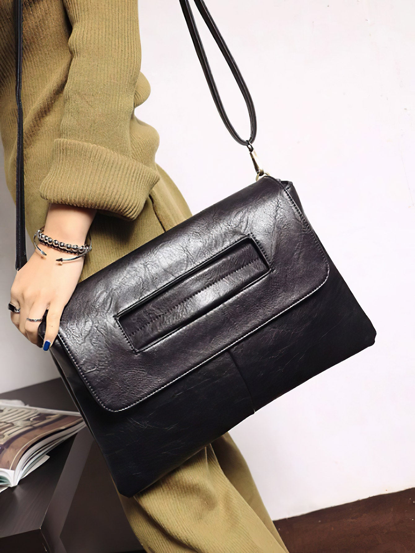 Stylish and Spacious Black PU Women's Handbag