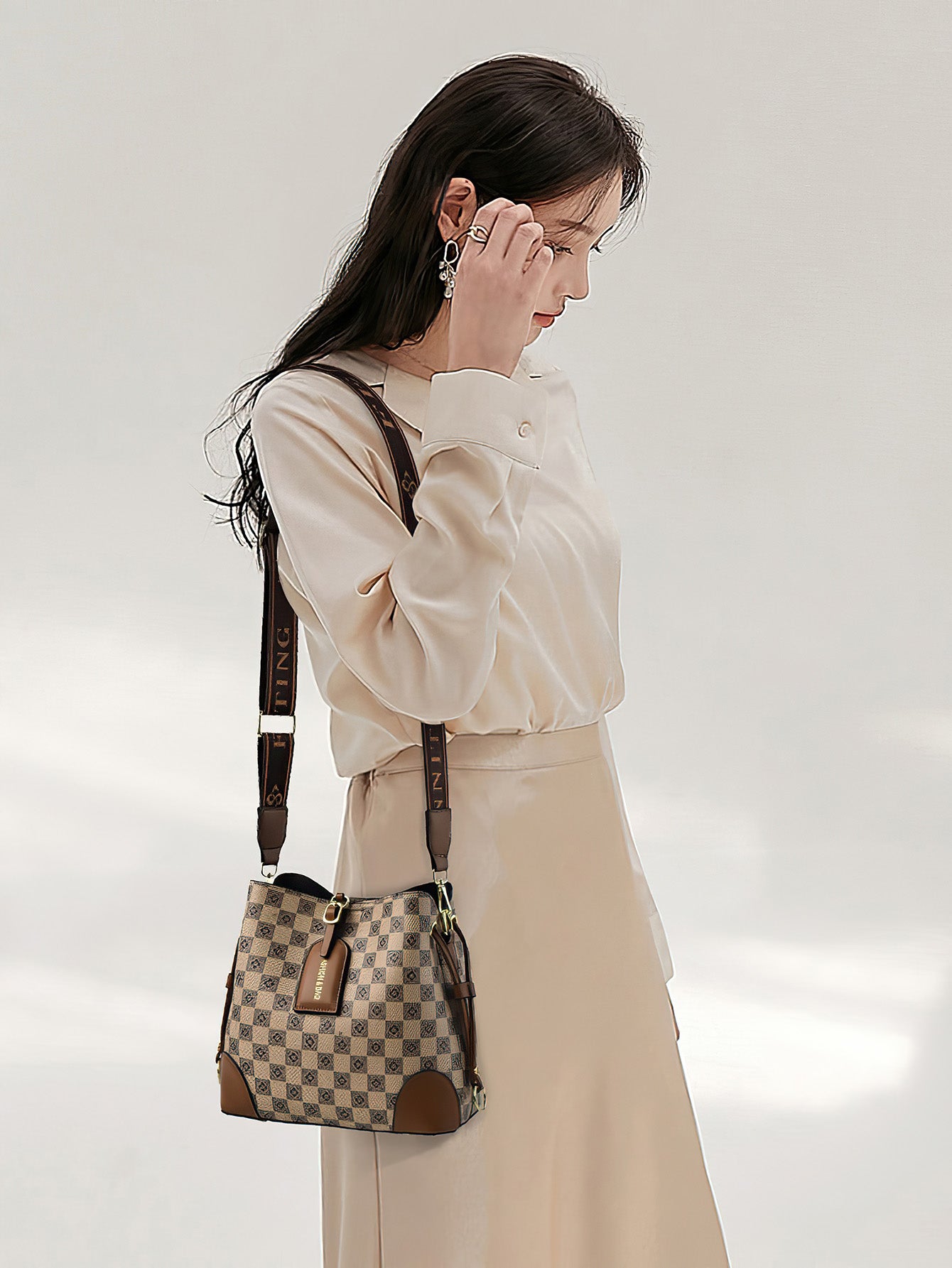Retro Checkered Bucket Bag: Vintage-Inspired Crossbody for Women - 2 Colours